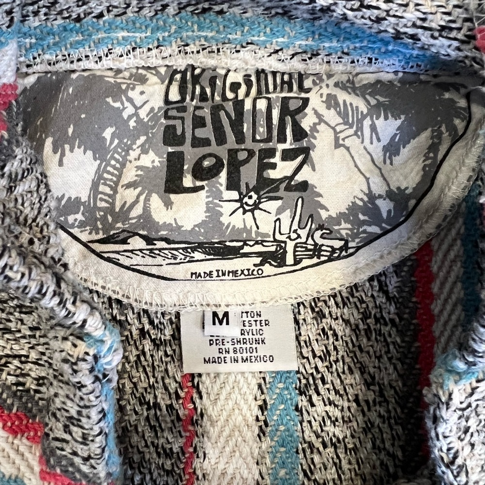 Poncho - Picture 3 of 8